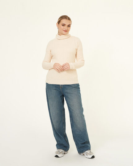 Sweater de punto con cuello vuelto